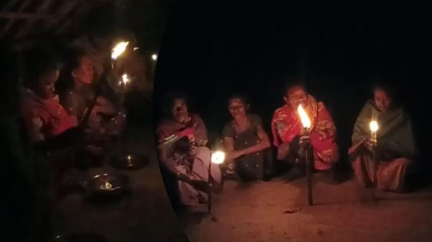 హలో సారూ.. మా జీవితాల్లో చీకట్లు తొలగేదెన్నడు.. రాత్రిపూట కాగడాలతోనే..