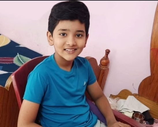 నిజం చెప్పలేని ఖాకీకి అర్థమేంటి? నిజం తేల్చలేని ఖాకీకి గౌరవం ఎందుకు?